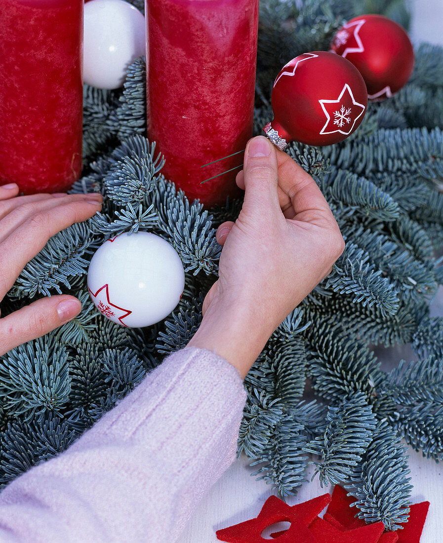 Advent wreath red-white with elks (6/7)