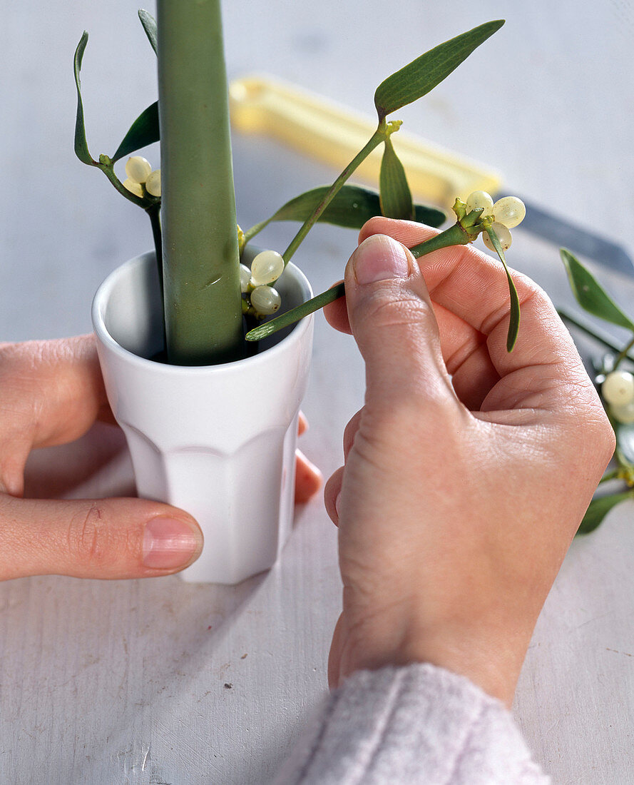 Mistletoe candle arrangement (4/5)