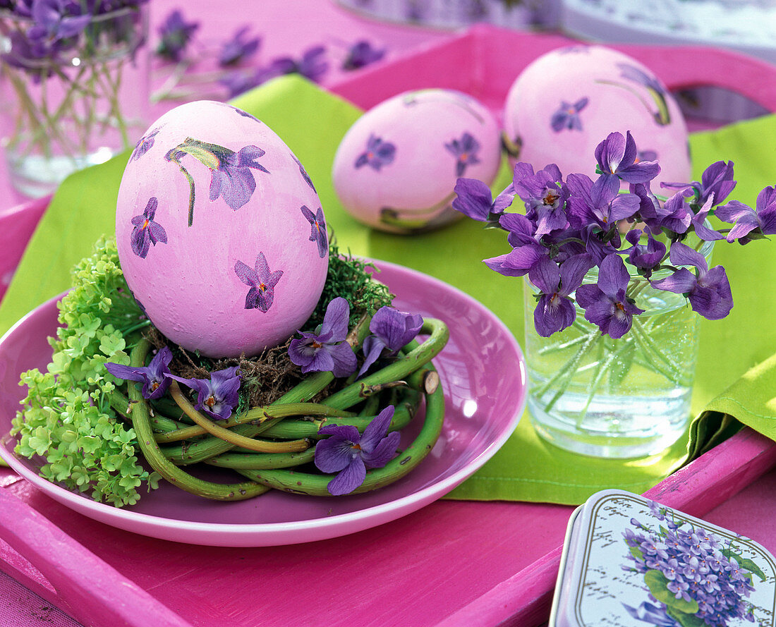 Easter eggs with napkin technique