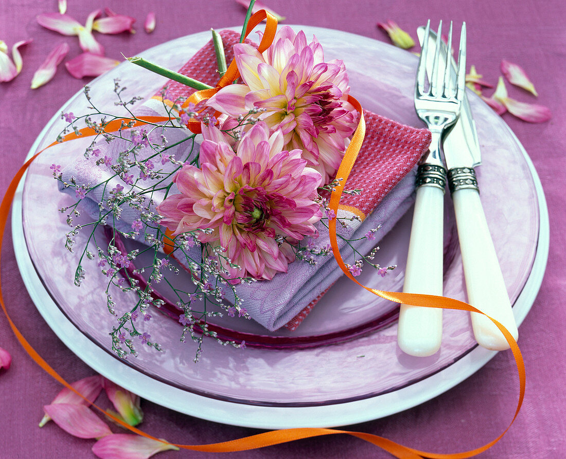 Dahlia (dahlias), Limonium (sea lavender) on purple-pink napkin