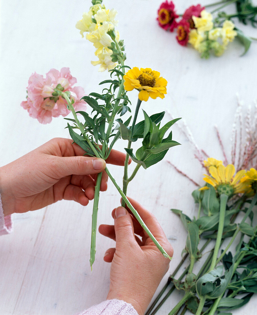 Making a late summer bouquet (2/5)