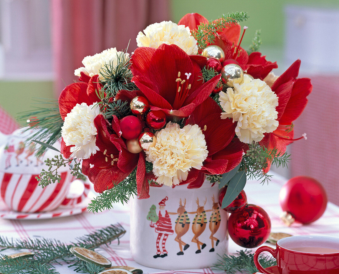 Bouquet of Hippeastrum 'Red Lion', Dianthus, Asparagus