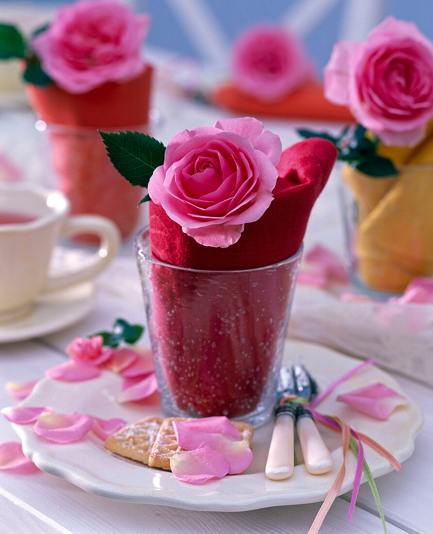 Rosa (Rose) wrapped in a red napkin in glass