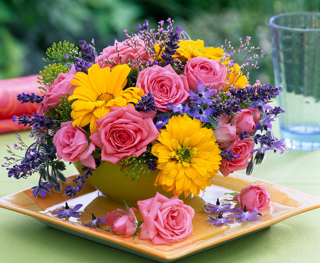 Bouquet of pink (roses), Heliopsis (sun eye), Lavandula (lavender)