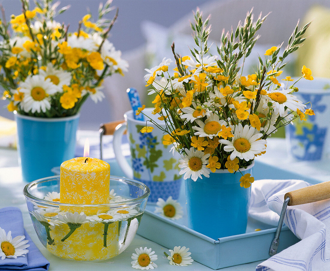 Bouquets made of Leucanthemum (Marguerite), Ranunculus