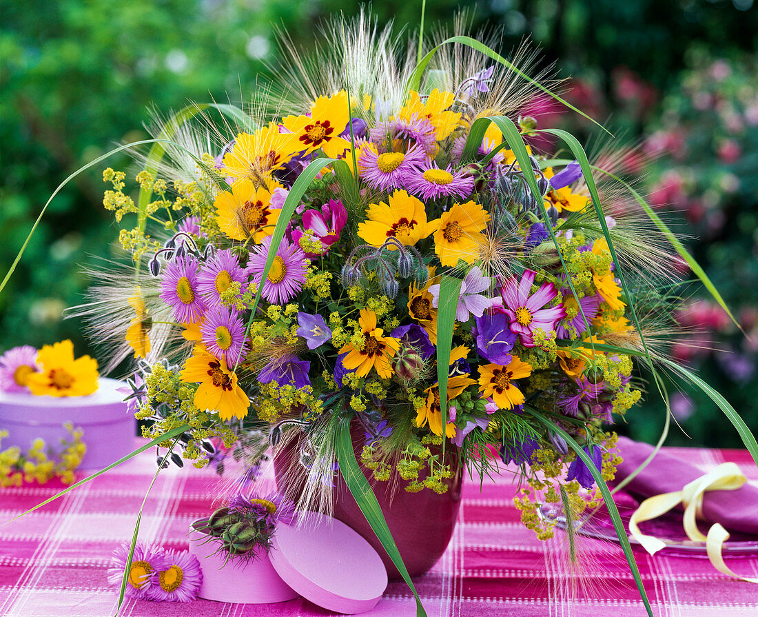 Strauß aus Coreopsis (Mädchenauge), Hordeum (Mähnen - Gerste), Cosmos