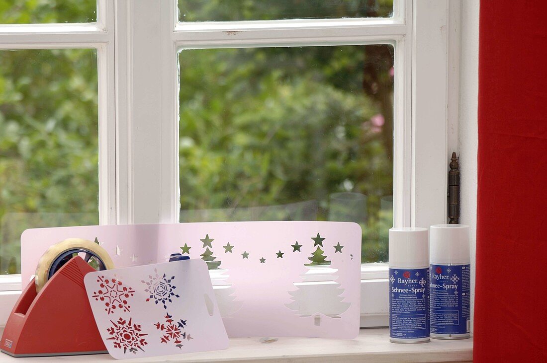 Window decoration with snow spray and stencil