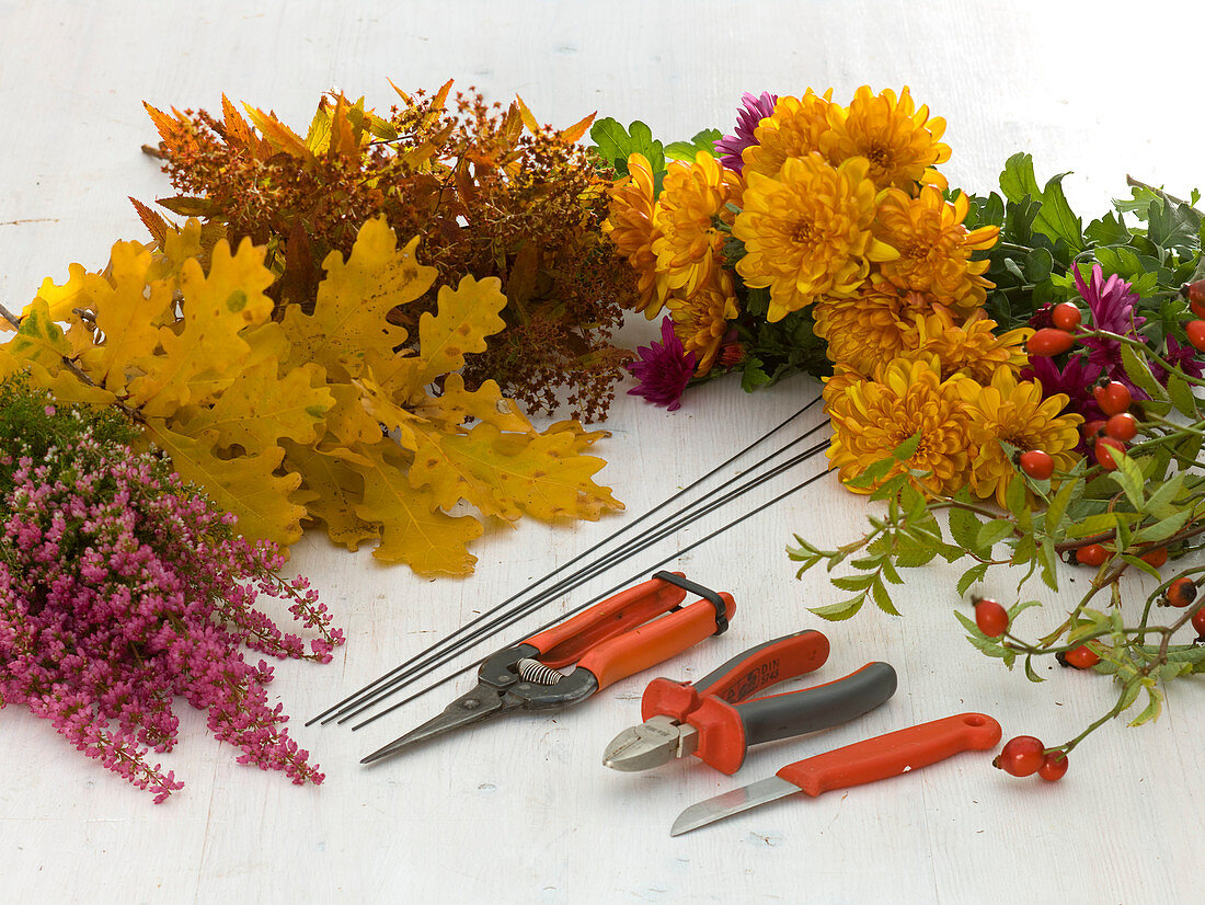 Bouquet with autumn chrysanthemums and oak leaves (1/5)