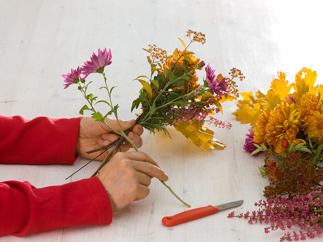 Bouquet with autumn crysanthemums and oak leaves