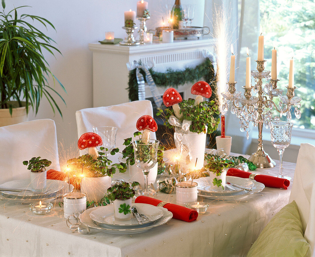 New Year's Eve table decoration with Oxalis with fly agaric mushrooms