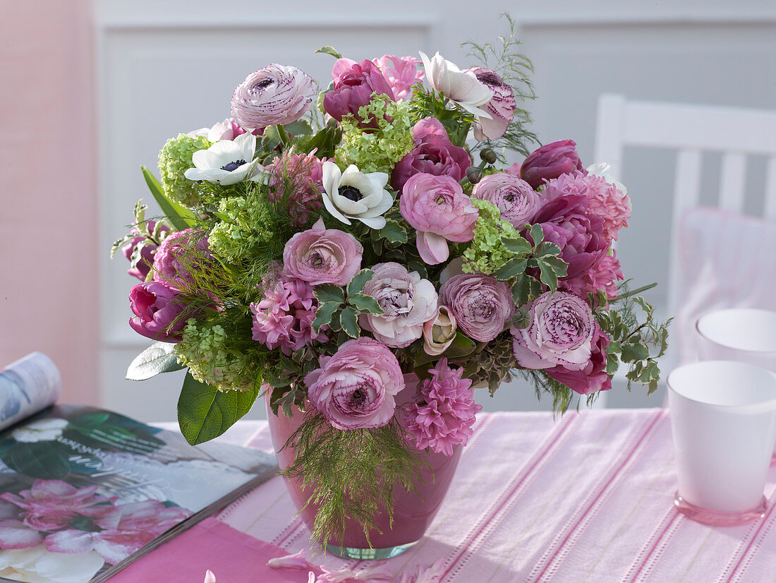 Ranunculus (ranunculus), Hyacinthus (hyacinths)