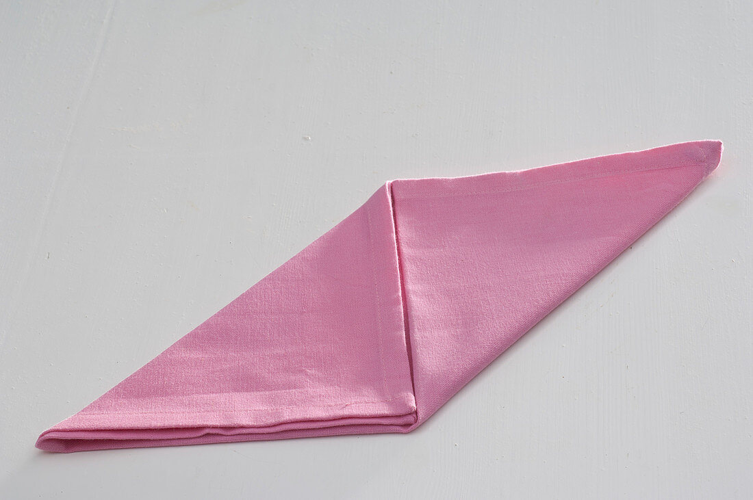 Folding napkins: Bishop's hat (2/9)