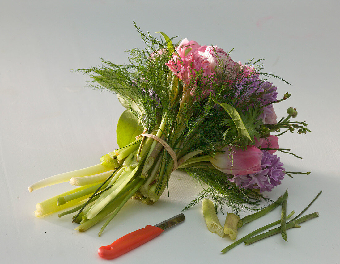 Tying a bouquet with tulips, hyacinths and ranunculus 4/5