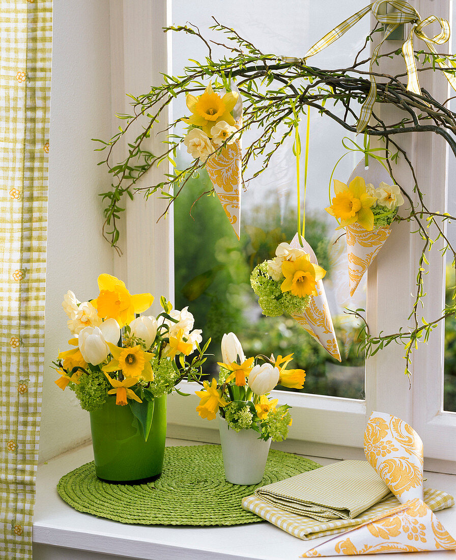 Small bouquets of Narcissus, Tulipa, Viburnum