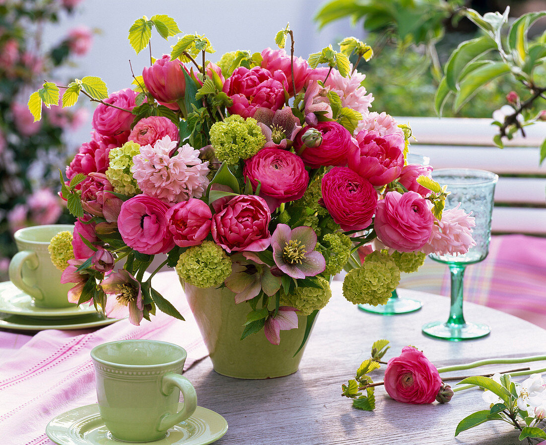 Bouquet of Ranunculus, Viburnum, Hyacinthus