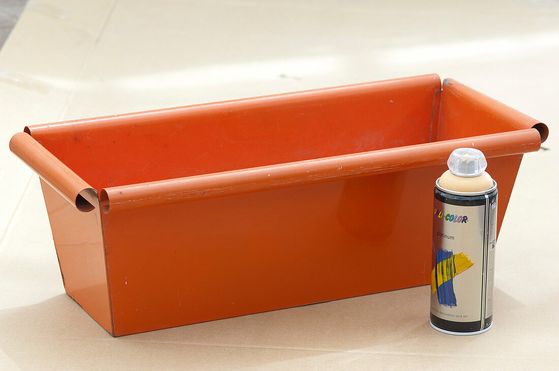 Orange metal flower box sprayed apricot (1/3)