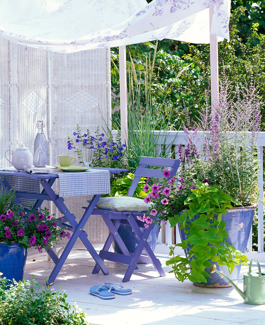 Blue-white balcony with screen as screen and awning