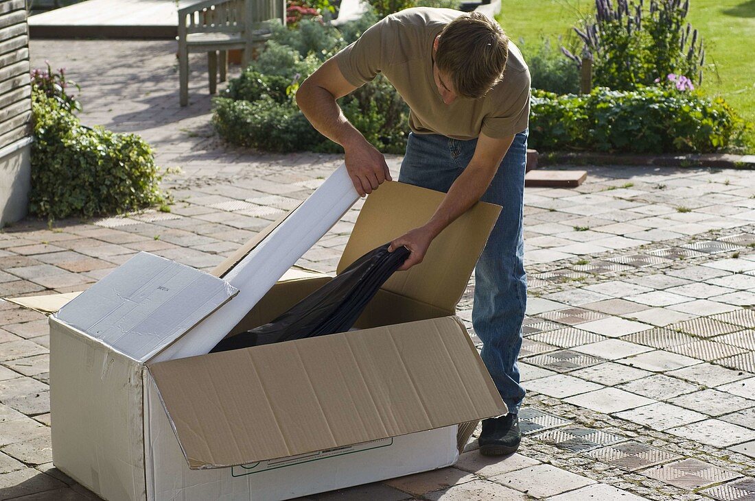 Inflatable greenhouse for overwintering potted plants (1/18)