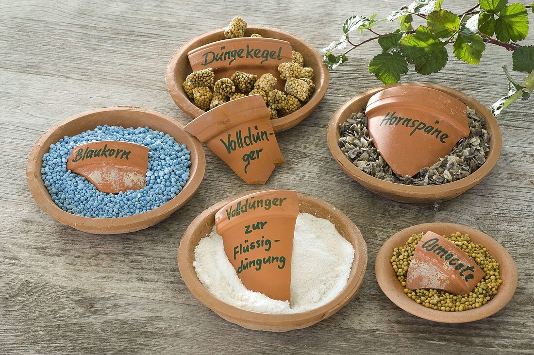 Various fertilizers with inscription on potsherds