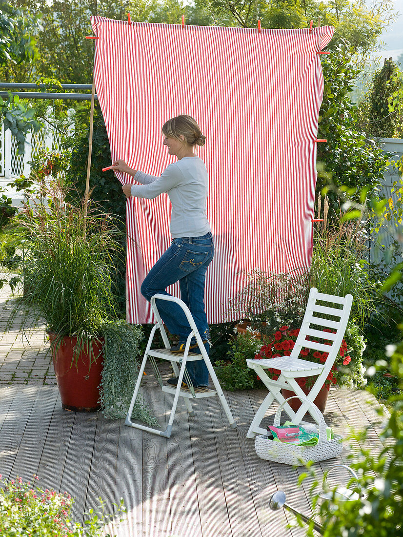 Attach fabric as privacy and sun protection (4/5)