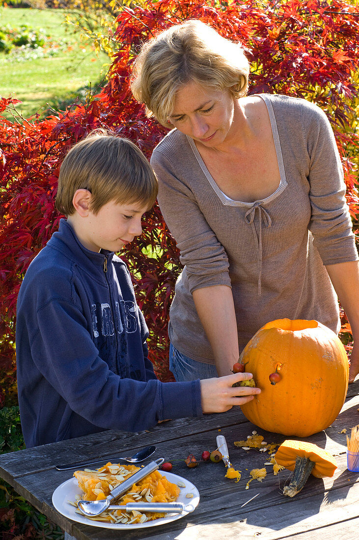 Make a funny pumpkin head (4/6)