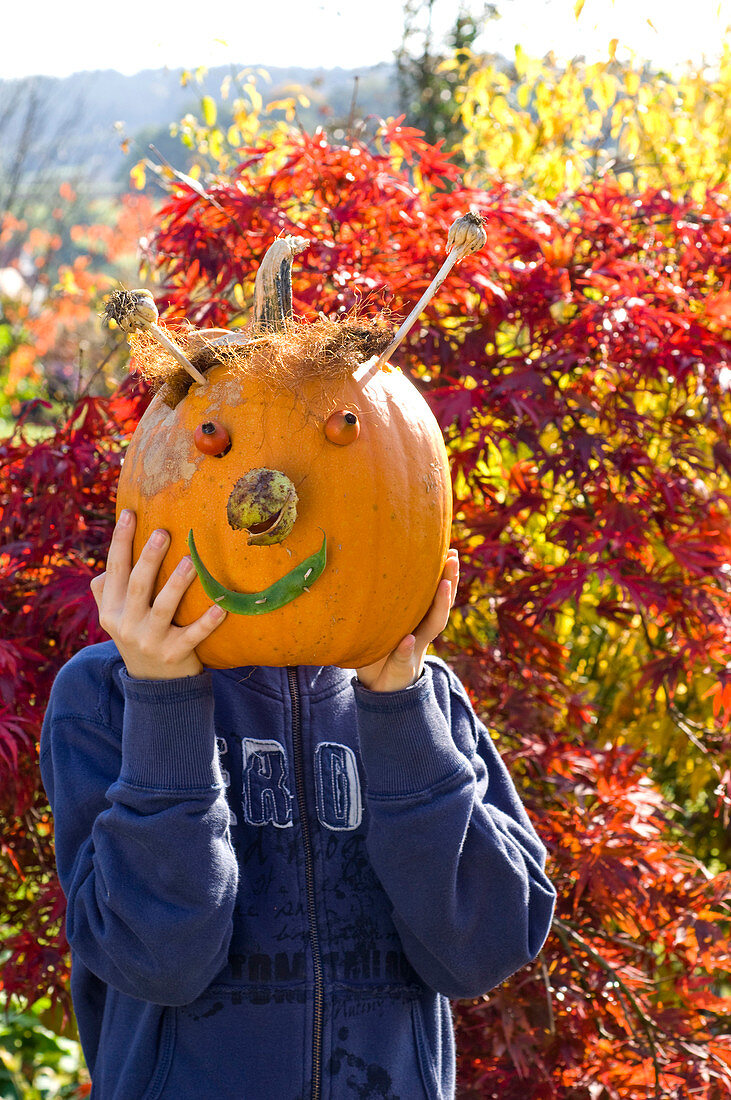 Make funny pumpkin head