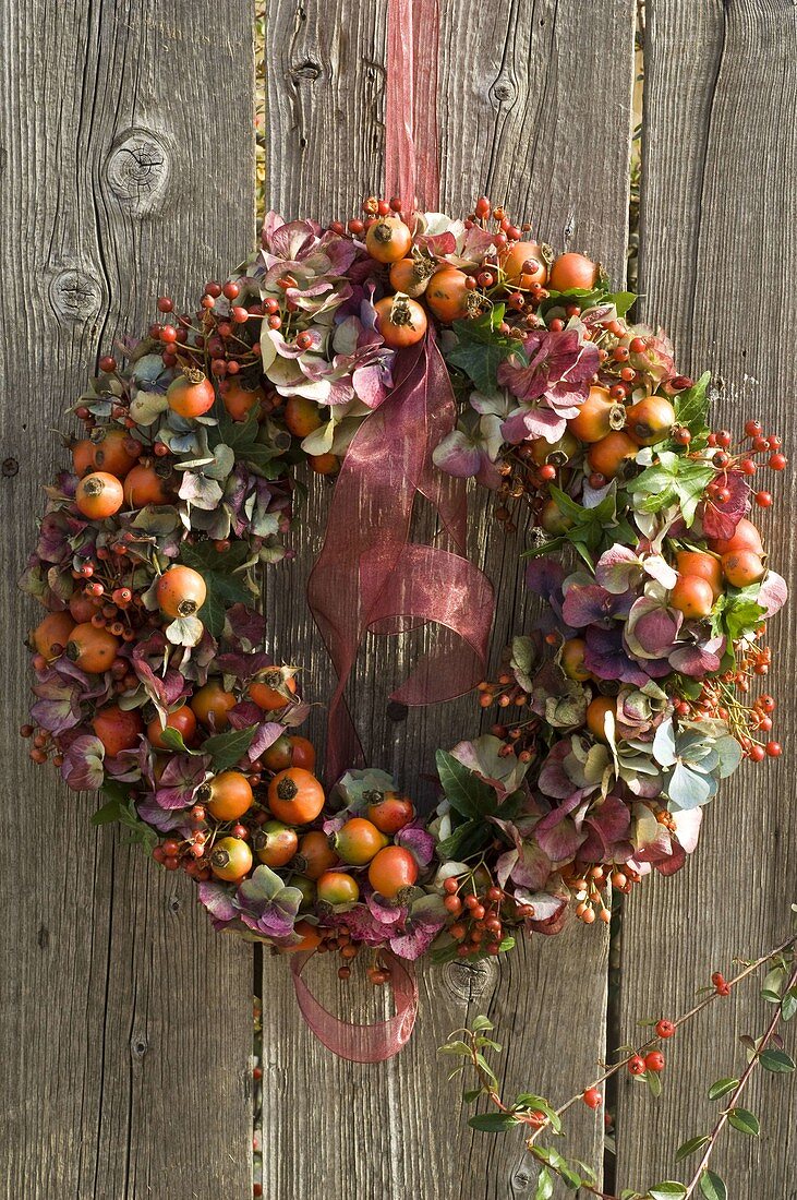 Hydrangea rosehip wreath 4/4