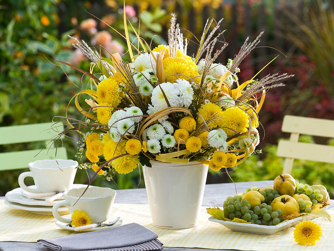 Herbststrauß aus Chrysanthemum indicum (Herbstchrysanthemen)