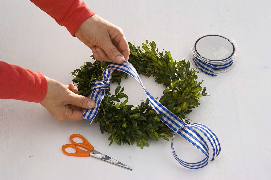 Bavarian maypole as homemade table decoration (4/7)