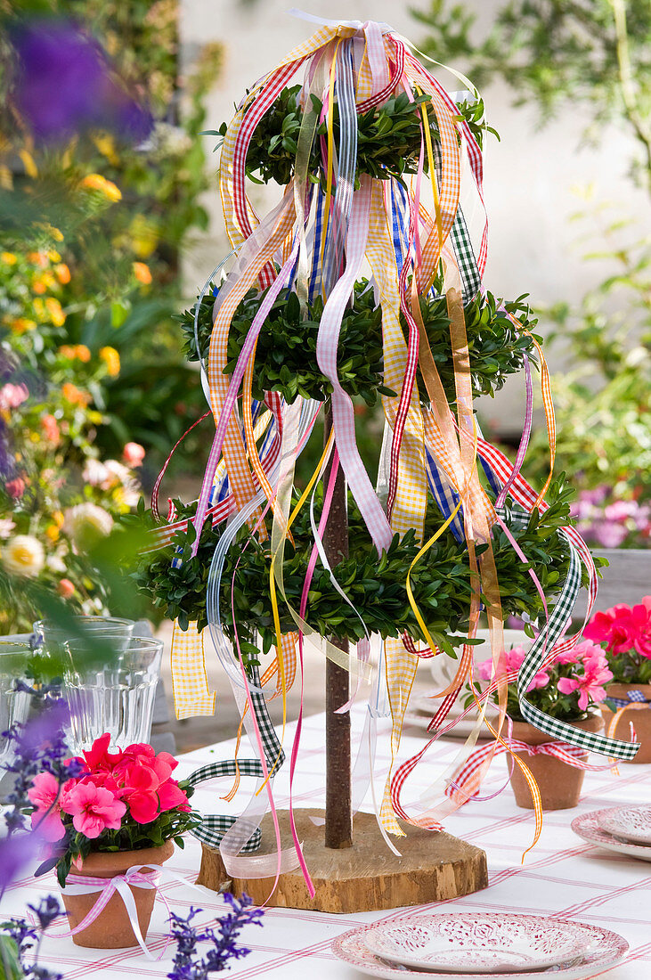 Bavarian maypole as homemade table decoration (7/7)