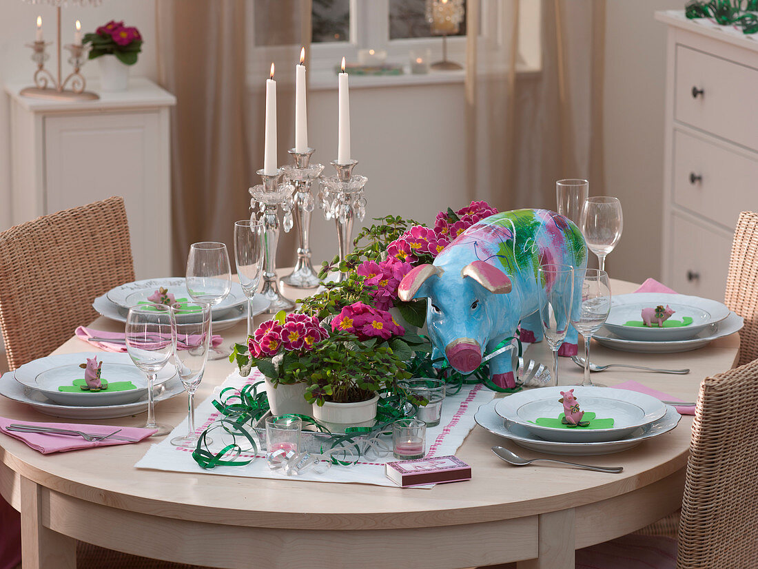 New Year's Eve table decoration with giant pig