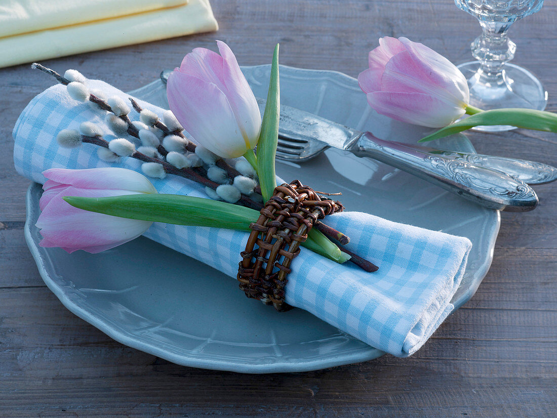 Napkin ring made of wicker