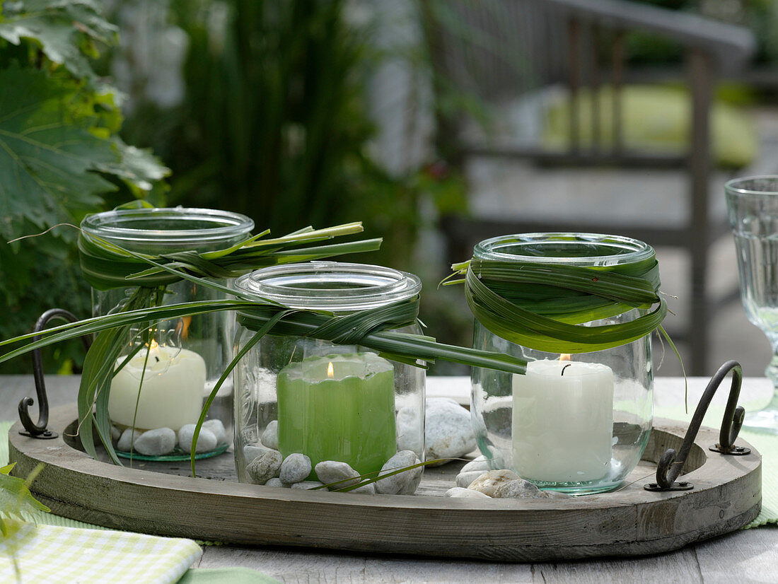 Canning jars with miscanthus (Chinese reed), pebbles and candles