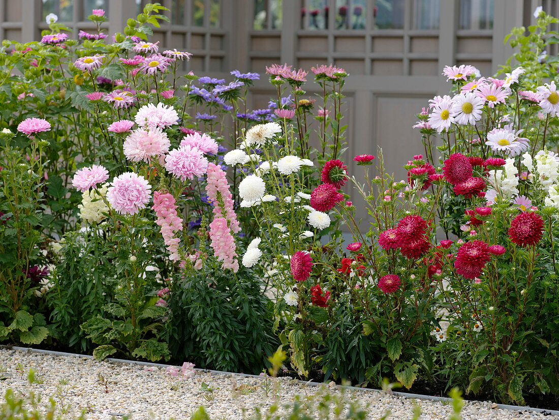 Flowerbed with aluminium frame