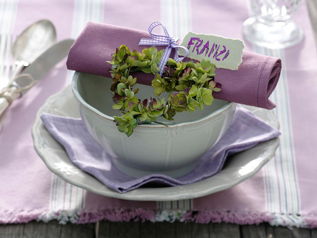 Napkin decoration with a heart of hydrangea flowers