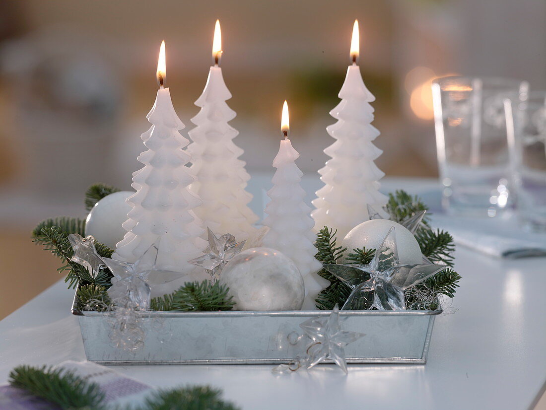 5-Minuten-Adventskranz aus weißen Tannenbaum-Kerzen