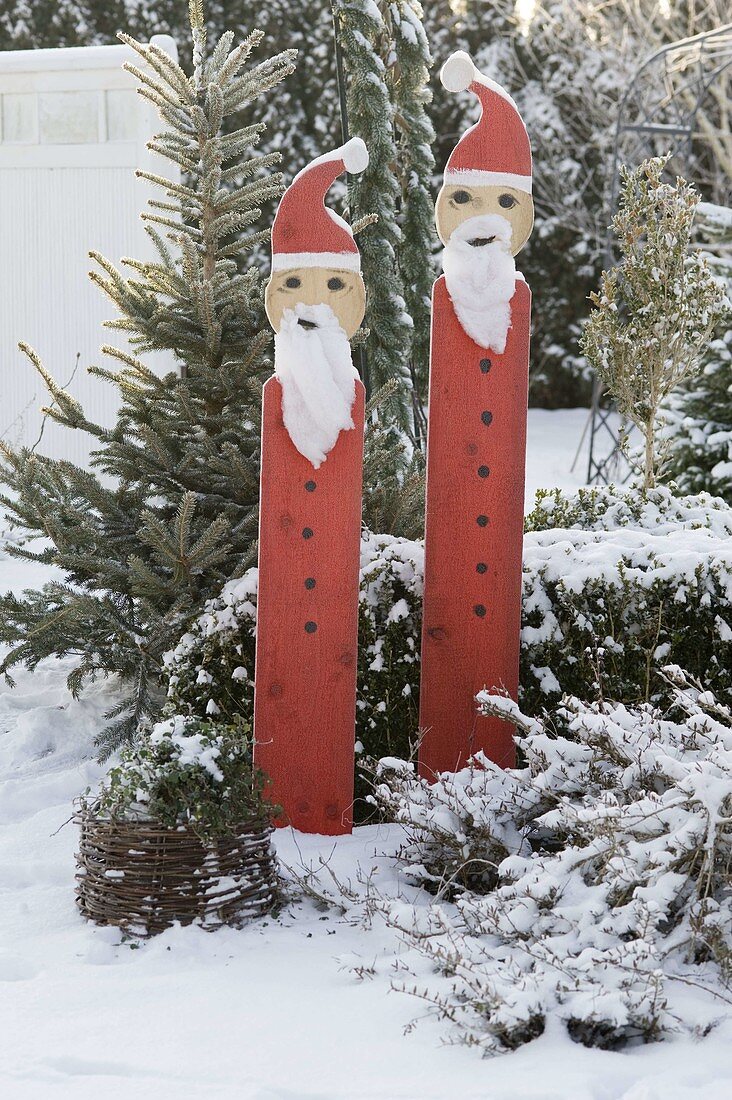 Selbstgemachte Weihnachtsmänner aus Brettern 5/5