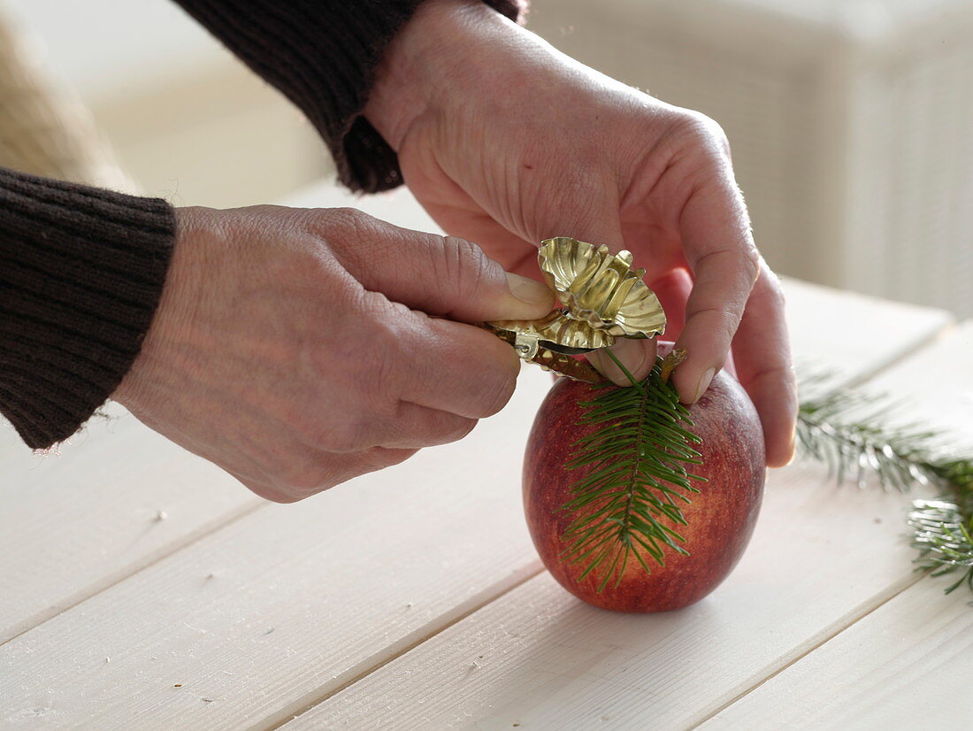 Apples as candlesticks (1/2)