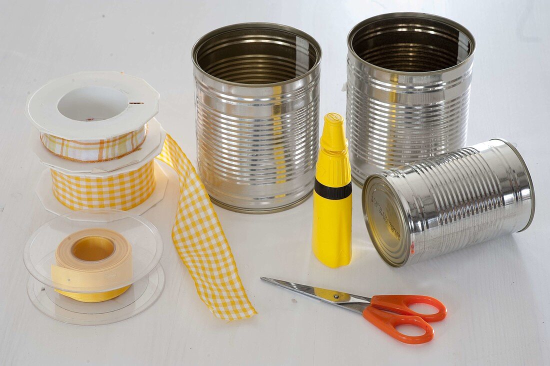 Tin cans jazzed up with ribbon in yellow and orange (1/3)