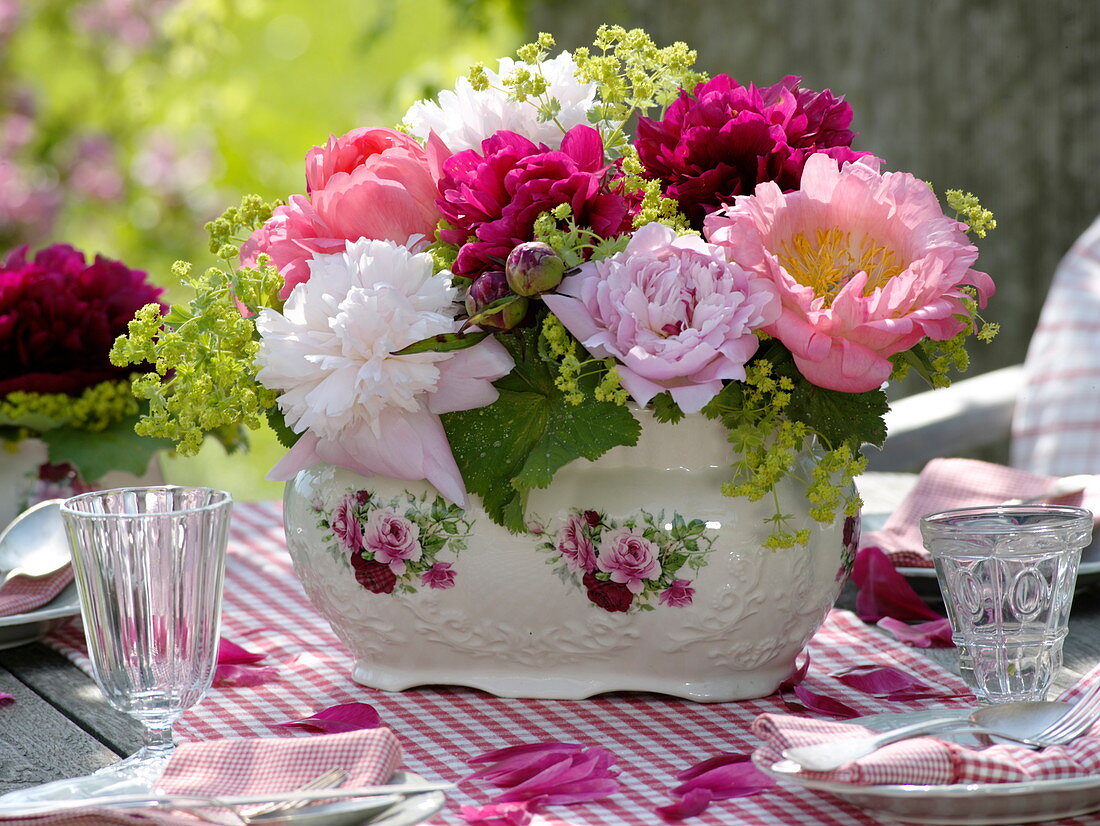 Table decoration with peonies