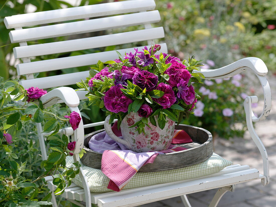 Bouquet in rose cup on wooden tray