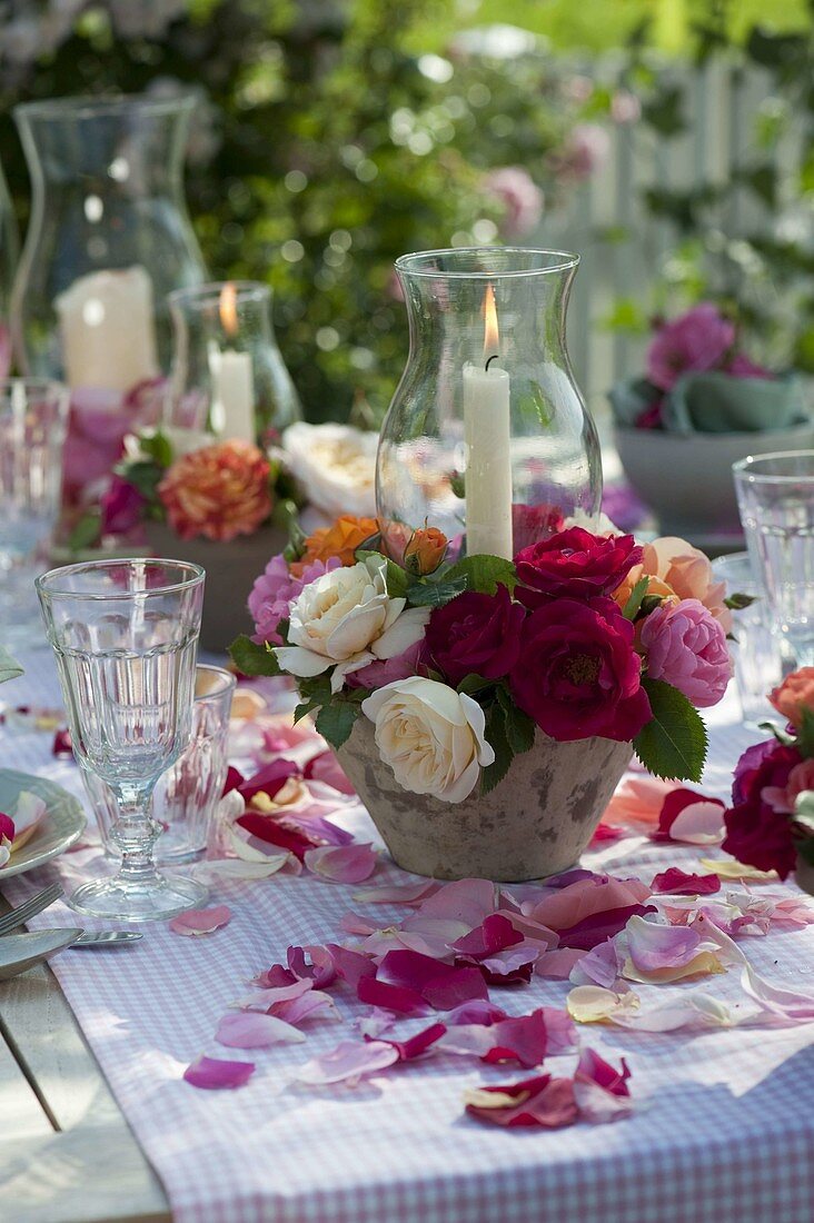 Table decoration with roses and lanterns