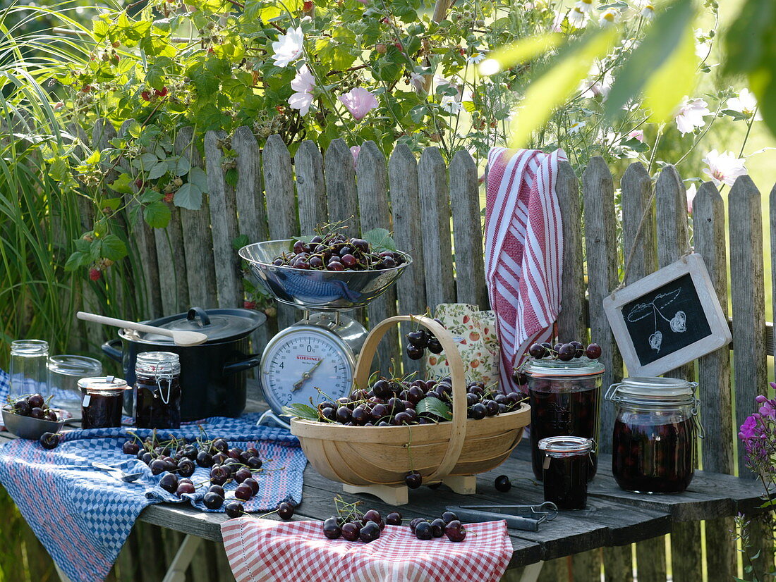 Canning sweet cherries