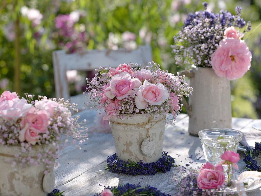 Pink (roses), Gypsophila (baby's breath)