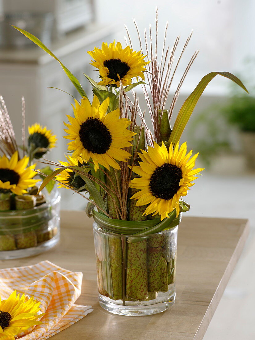 Table decoration with sunflowers and giant knotweed