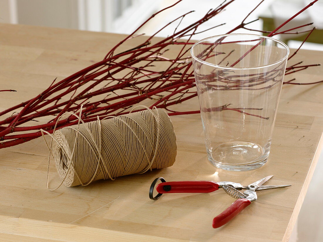 Vase - Decoration from Cornus branches (dogwood) (1/3)