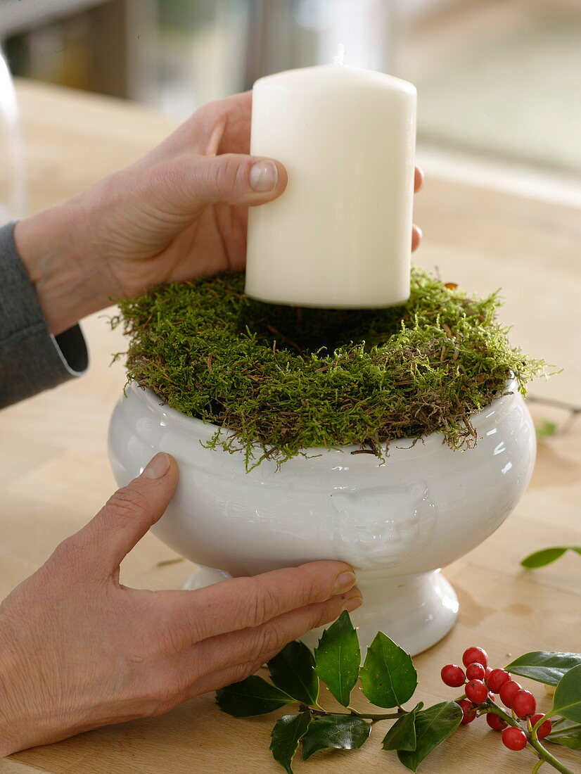 Advent arrangements in white ceramic bowls (4/5)