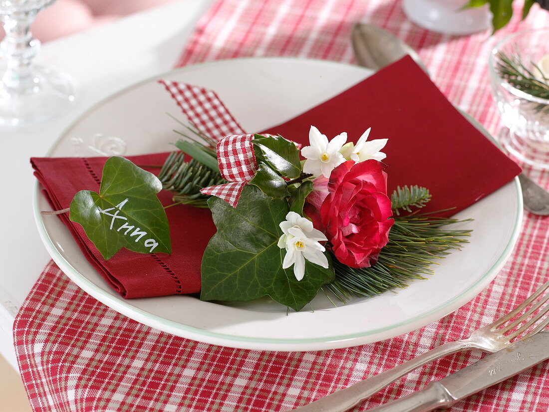 Winter table decoration with red and white scented bouquets