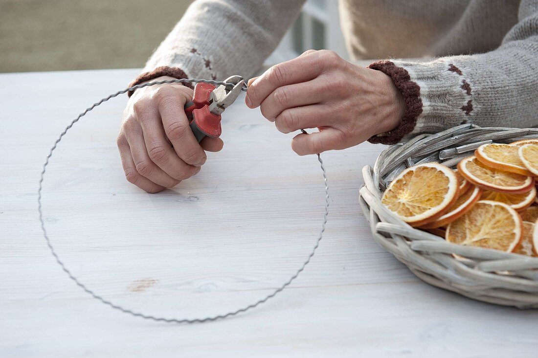 Scented wreath of dried orange slices