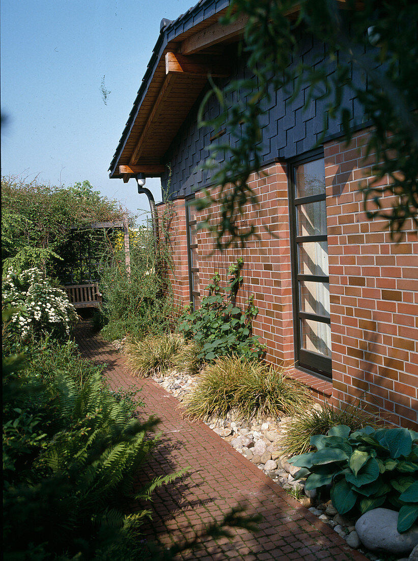 House with gravel bed